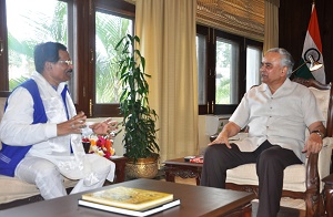 The Governor of Arunachal Pradesh Lt. Gen (Retd) Nirbhay Sharma with the Union Minister of State (Independent Charge) for Culture and Tourism Shri Shripad Yasso Naik at Raj Bhawan, Itanagar on 12th October 2014